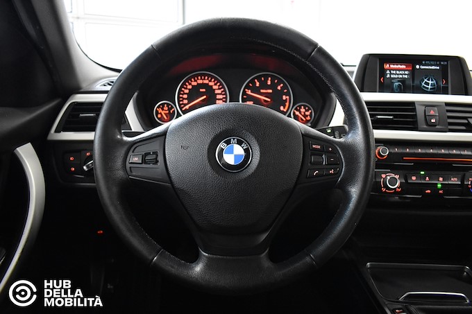 BMW 320d xDrive Touring Business Advantage